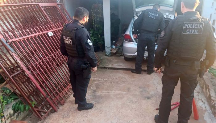Foto: PCPR PCPR e PMPR prendem 3 pessoas e apreendem 6 armas, munições e drogas em Cascavel